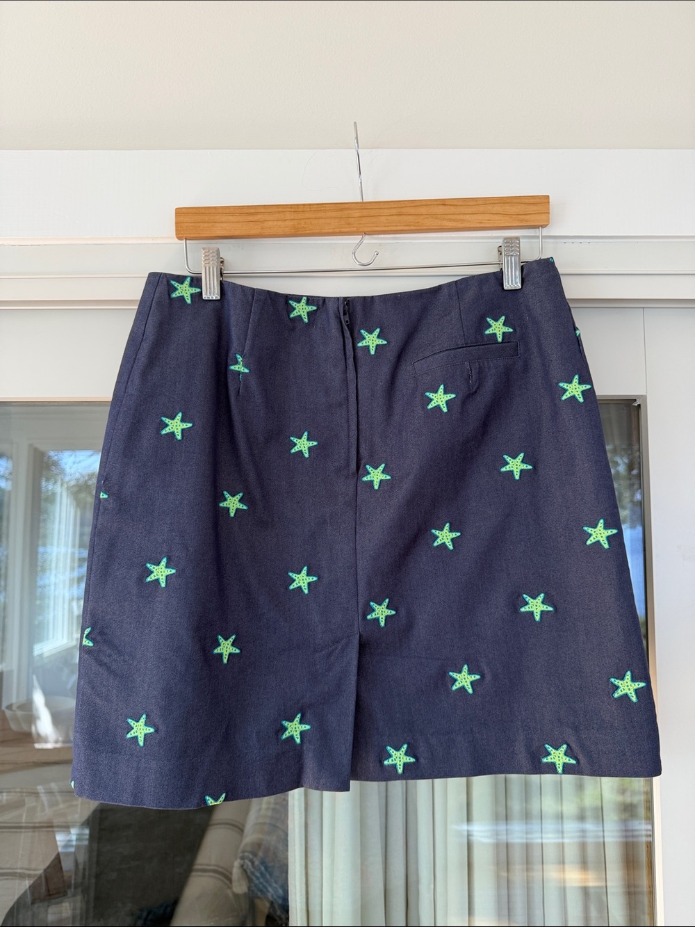 😎 Lilly Pulitzer Navy Mini Skirt with Green Starfish Embroidery - Picture 2 of 3
